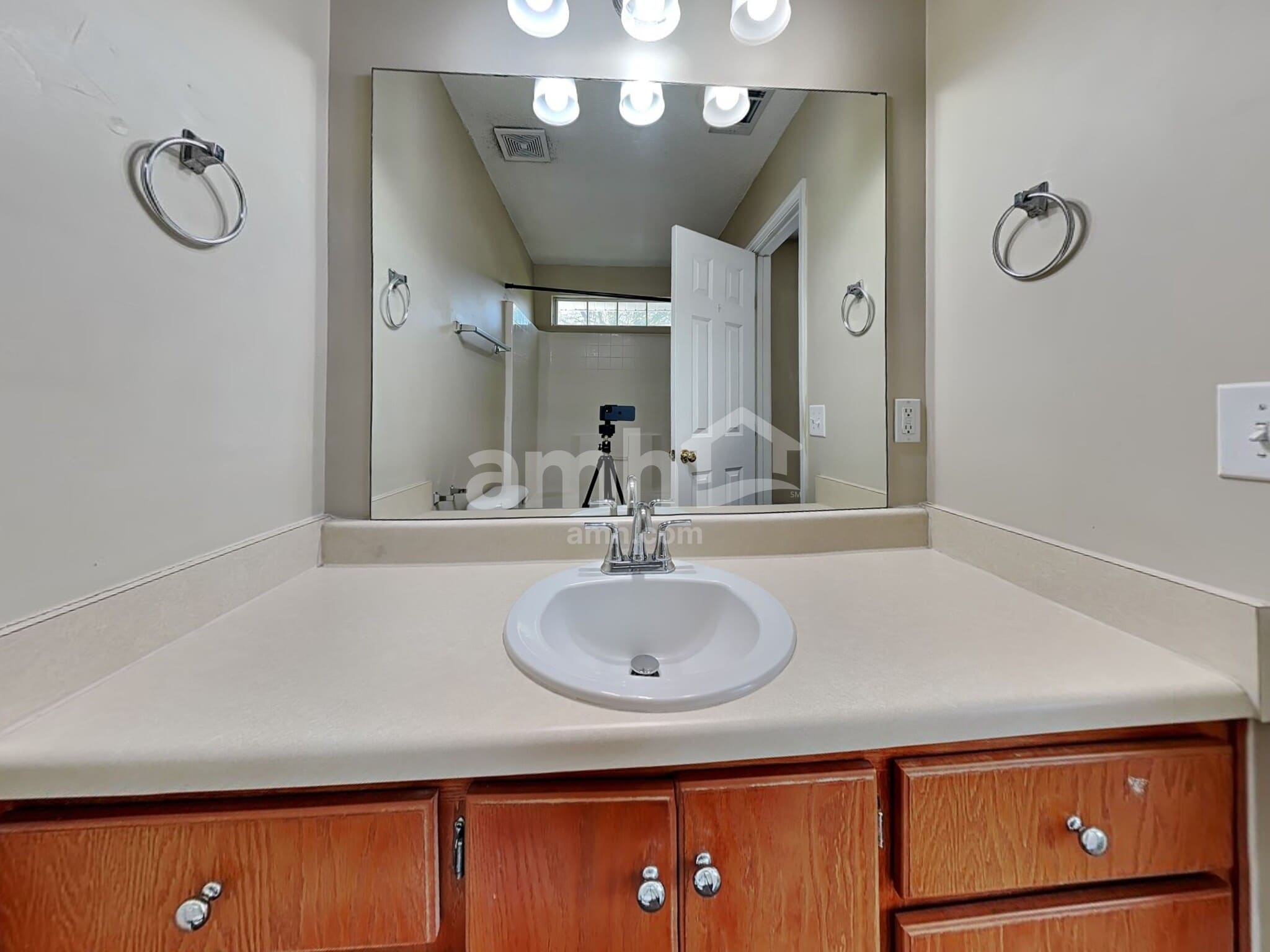 Building Photo - 11 Mills Run Ct