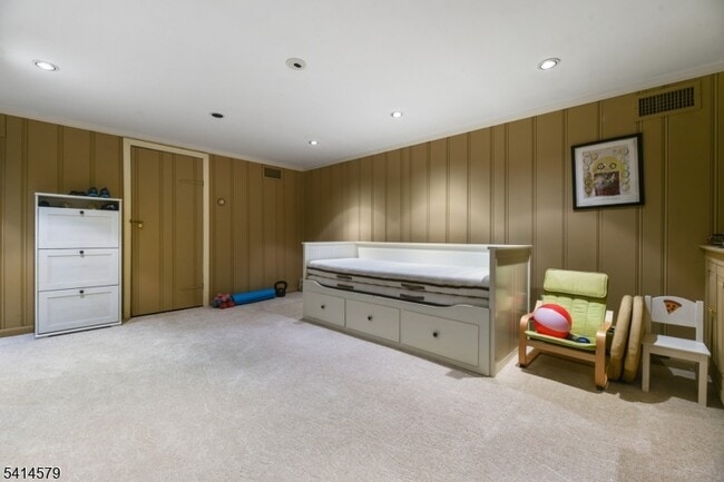 Building Photo - 869 Ridgewood Rd