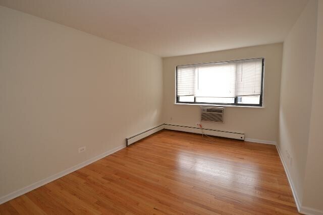 Building Photo - 6954 N Sheridan Rd