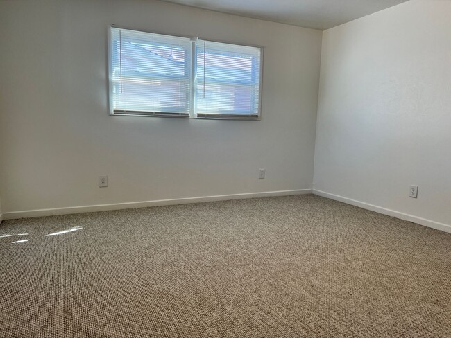 Building Photo - Newly Remodeled 3 bed 2 bath