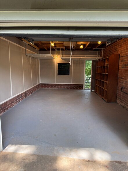 Building Photo - 2612 Sigmona St