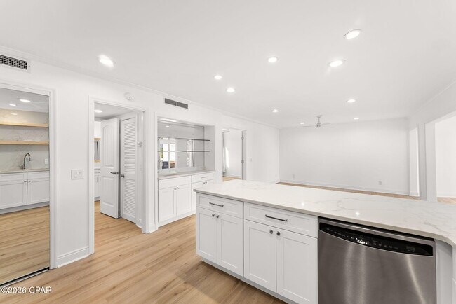 Building Photo - 4726 Bay Point Rd