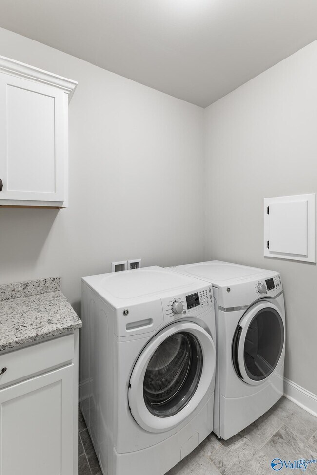 Building Photo - 122 Princewater Dr