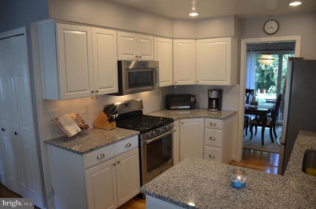 Building Photo - 8705 Yardley Dr