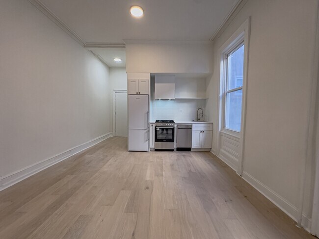 Building Photo - 2039 Green St