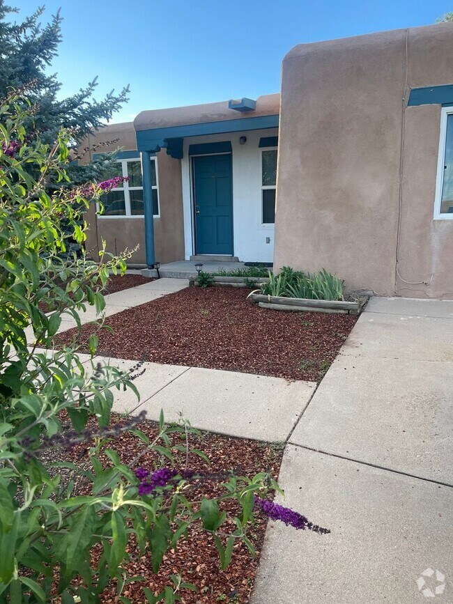 Building Photo - Newly updated & Ready to move in - 3 bdr, ...