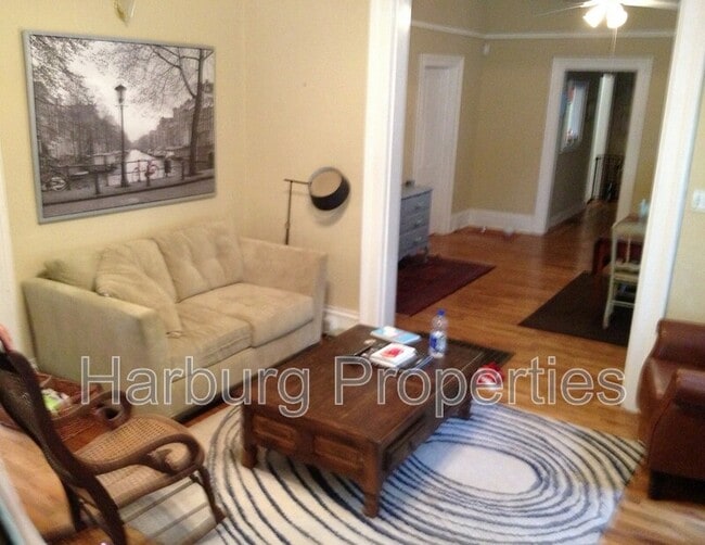 Building Photo - 1035 Mapleton Ave