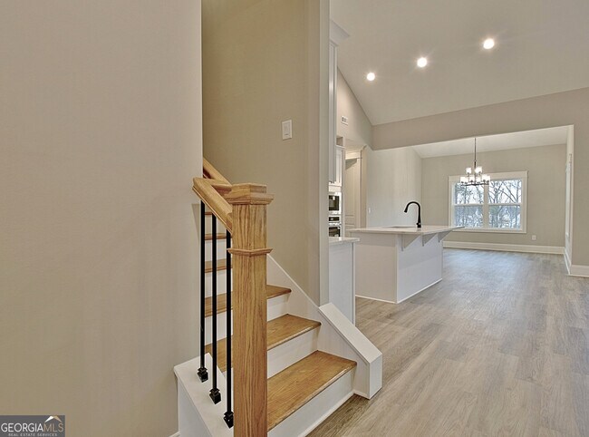 Building Photo - 190 Redhaven Dr