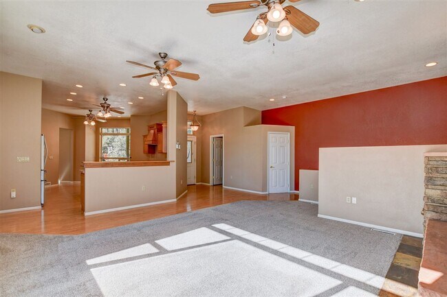 Building Photo - Beautiful home in the Mountain Club!