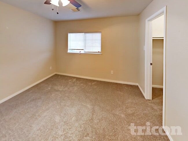 Building Photo - 410 Crosby Village Dr