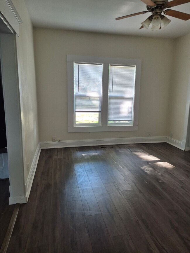 Building Photo - Rental
