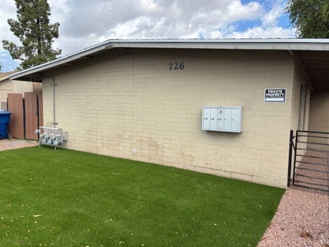 Building Photo - adorable 1 bed 1 bath with backyard private