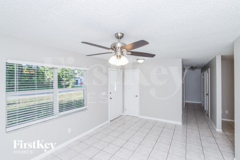 Building Photo - 738 Empress St SE