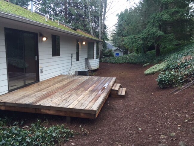 Building Photo - BEAUTIFUL 3 BEDROOM 3 BATH HOUSE LOCATED IN SOUTH SALEM