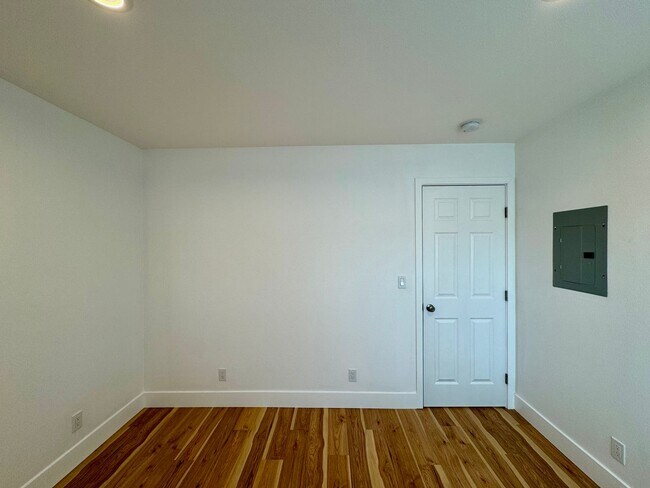 Building Photo - Large & Newly Constructed 1 bed 1 Bath Apartment for Rent In Los Alamitos!