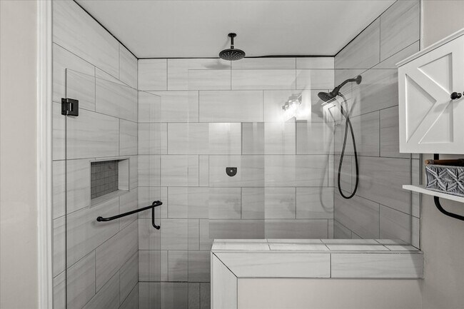 Building Photo - 541 N White St