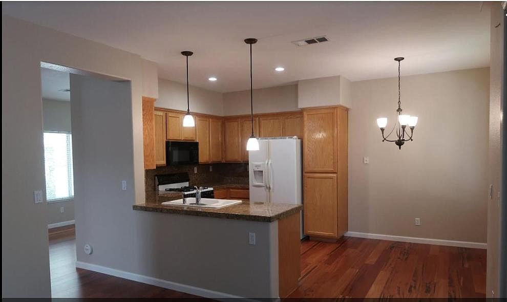 Building Photo - 1715 Palatia Dr