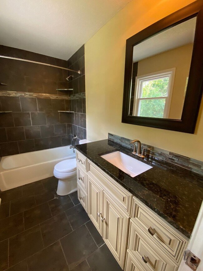 Building Photo - 7076 Wickshire Cove W