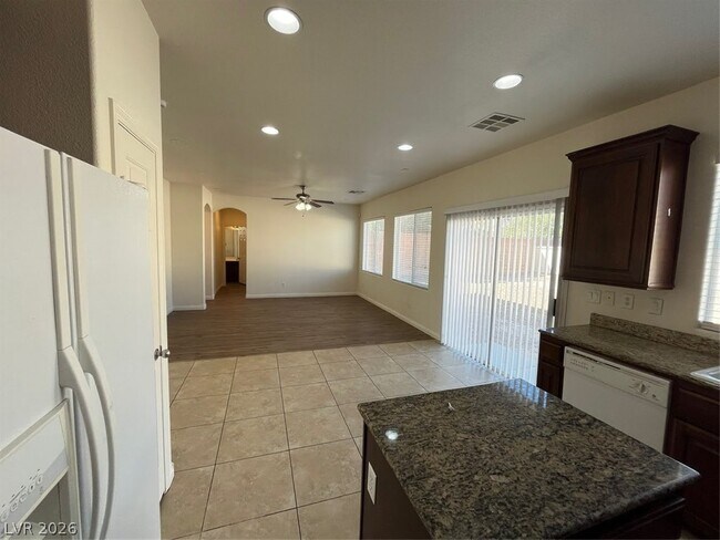 Building Photo - 1712 Newquay Commons Ave