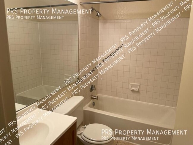 Building Photo - 1600 N Saba St