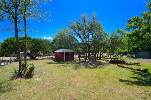Building Photo - Nice Country living!