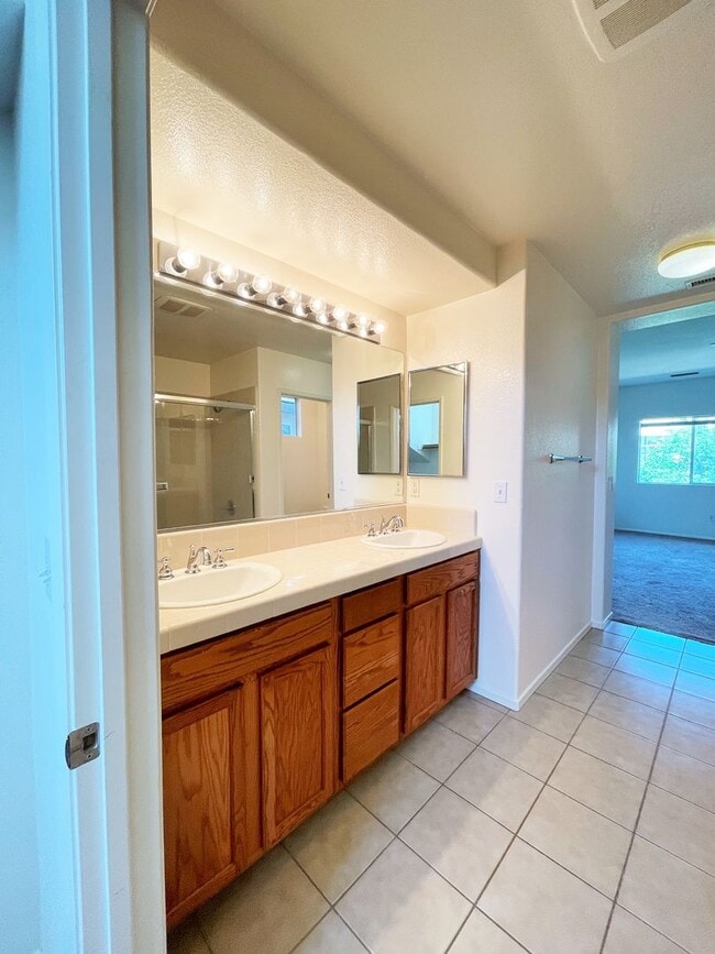 Building Photo - Cute 2 story home in Natomas, 2 master bed...