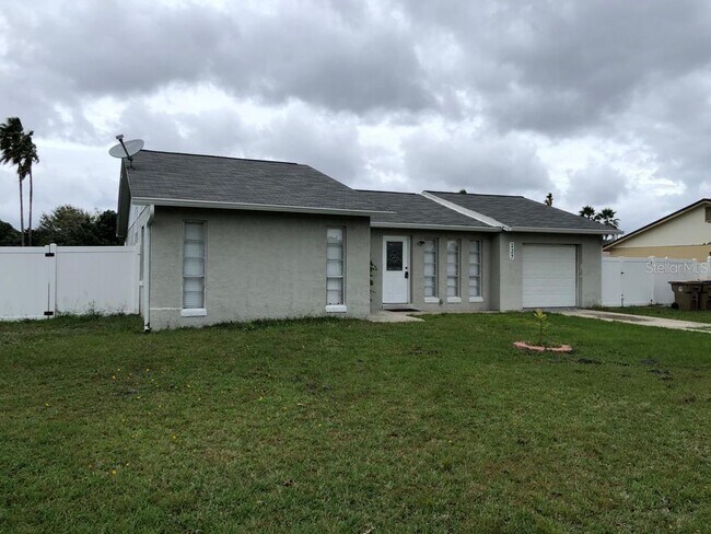 Building Photo - 127 Toluca Dr