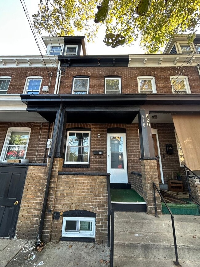 Primary Photo - 618 Washington St