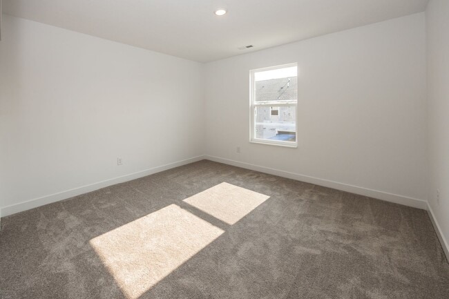 Building Photo - 3 bedroom, Two and Half bath townhome in the heart of Westfield