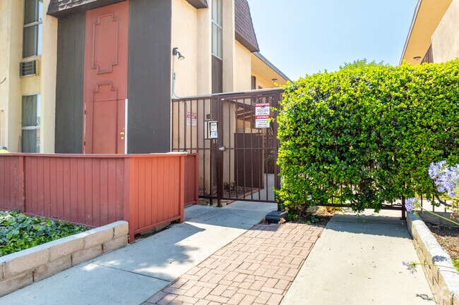 Building Photo - Valley Townhomes Apartments