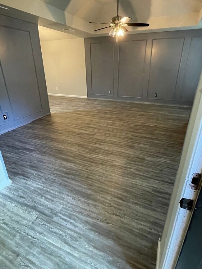 Building Photo - 3 BEDROOM 2 BATHROOM HOUSE IN DENTON