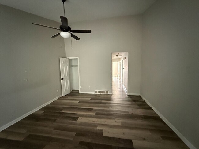 Building Photo - 3758 Clarke Rd