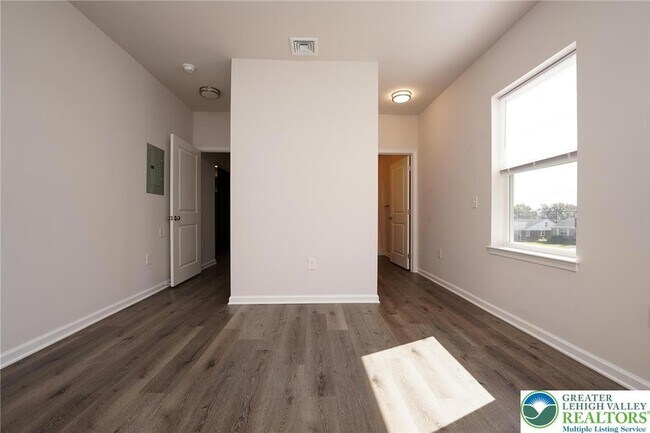 Building Photo - 1210 Eaton Ave