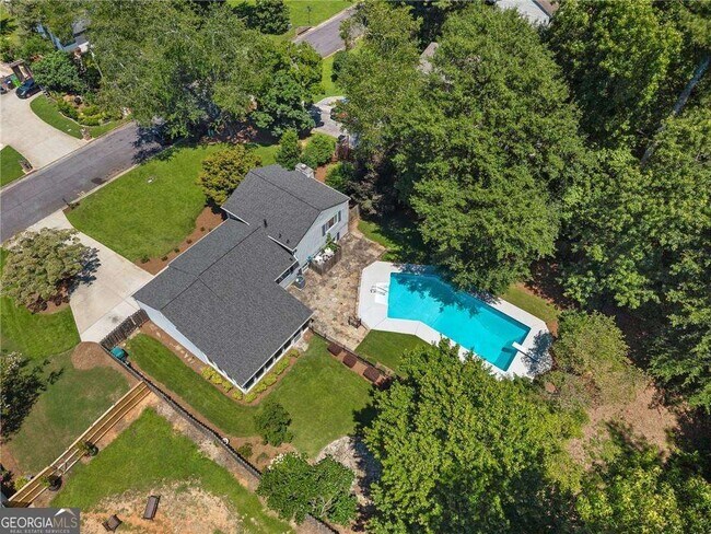 Building Photo - 472 Barnsdale Dr