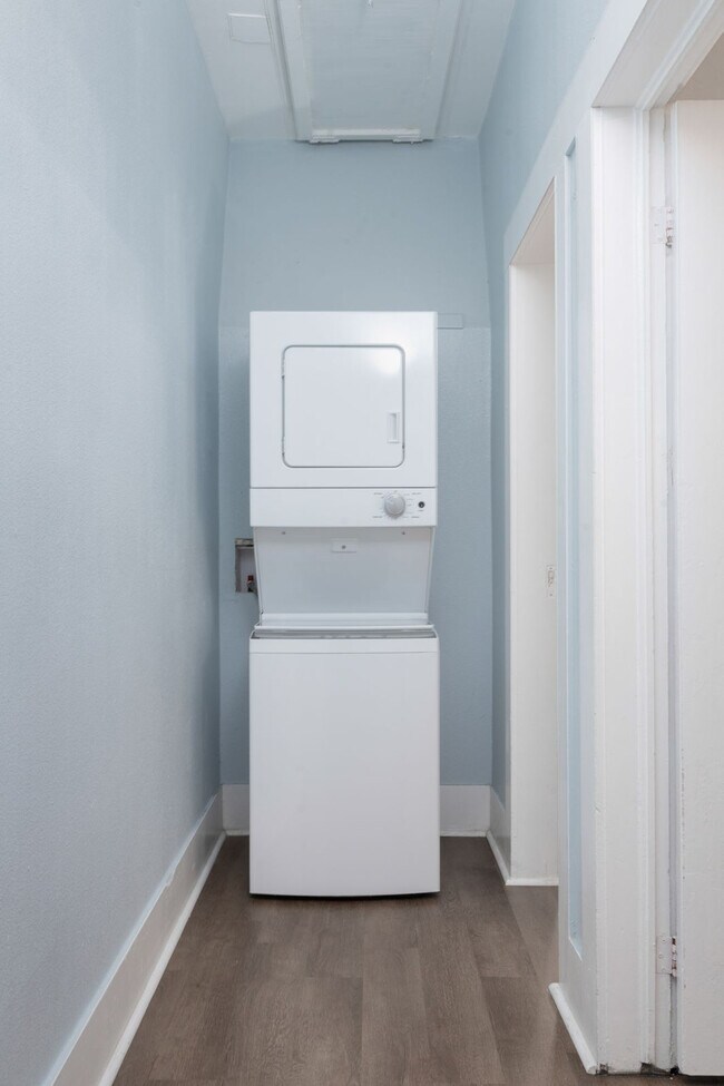 Building Photo - 1525 5th St