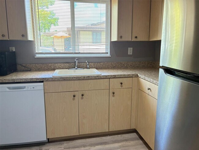 Building Photo - 1555 Michigan Ave