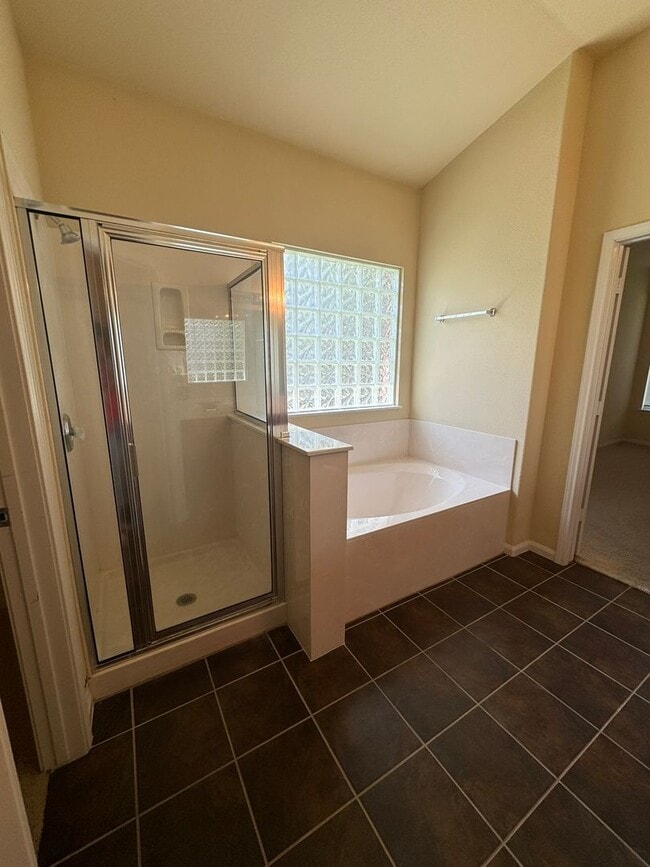 Building Photo - Beautiful 2 Story 4 Bdrm 2.5 Bath With a Loft