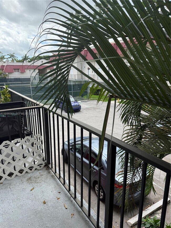 Building Photo - 6705 N Kendall Dr