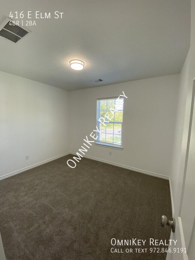 Building Photo - 416 E Elm St