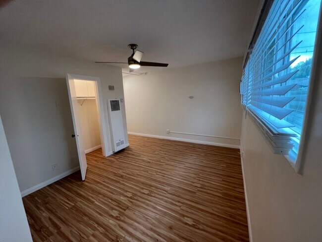 Building Photo - 4710 Vantage Ave