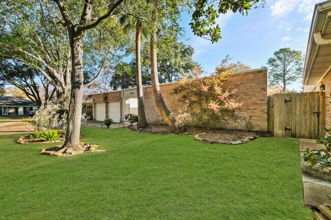 Building Photo - 12848 Westleigh Dr