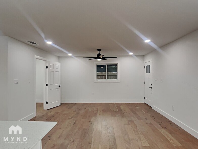 Building Photo - 1603 Rutland Dr