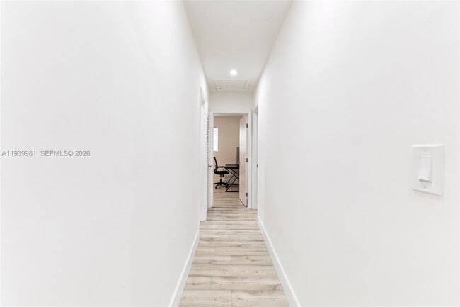 Building Photo - 2911 NW 5th Ct