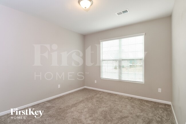 Building Photo - 205 Barberry Dr