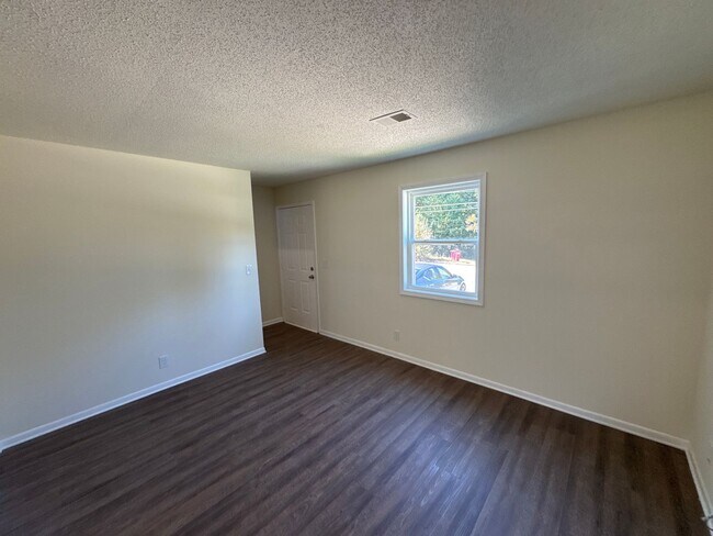 Building Photo - 3921 Grand Ave