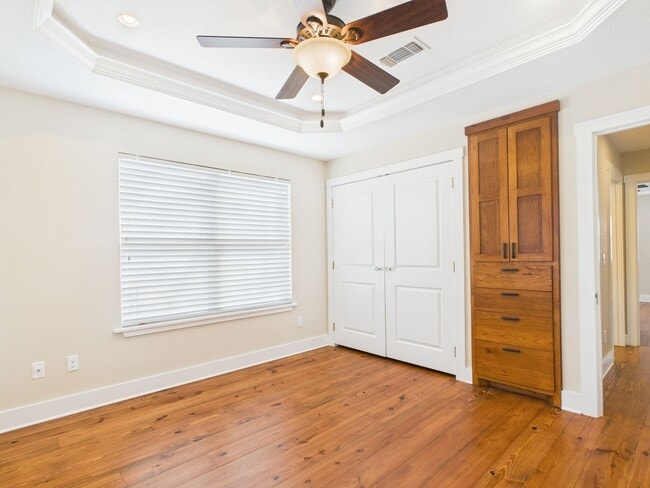 Building Photo - Adorable Bunglow