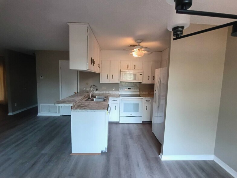 Building Photo - 2544 Coachman Ct