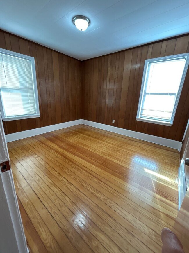 Building Photo - 72-74 Maple St