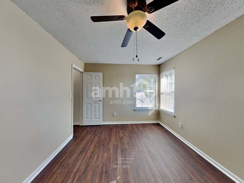 Building Photo - 360 Harts Ford Way