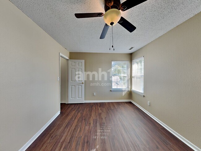 Building Photo - 360 Harts Ford Way